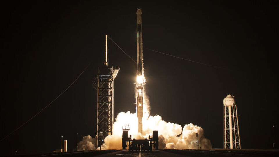 Bezos ile Musk’ın uydu rekabeti alevlendi