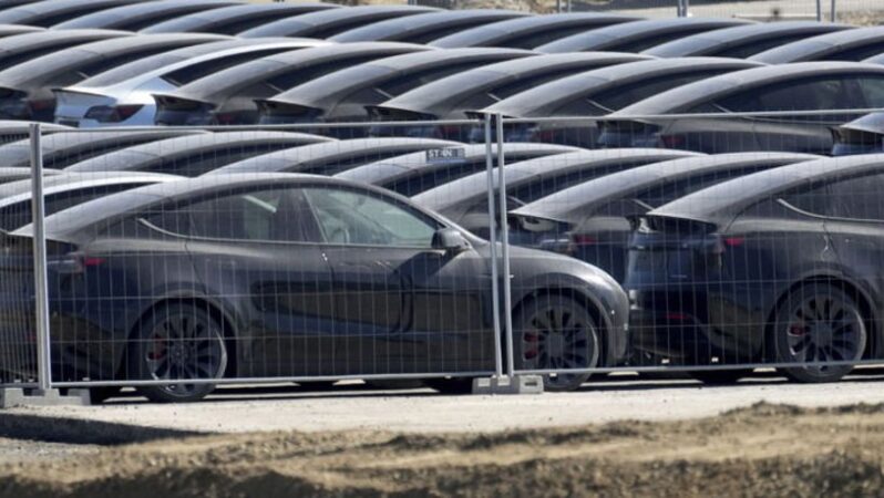 Musk’a Tesla uyarısı: Yeniden odaklanmalı