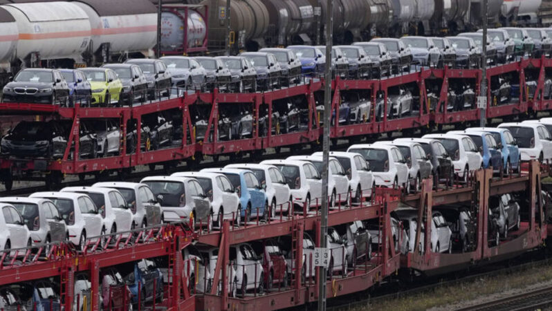 Almanya’da fabrika siparişleri beklentinin üstünde artış gösterdi