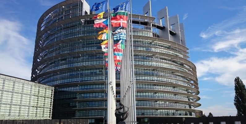 Euro Bölgesi’nde üretici fiyatlarında keskin düşüş, hizmet sektörü zayıflıyor