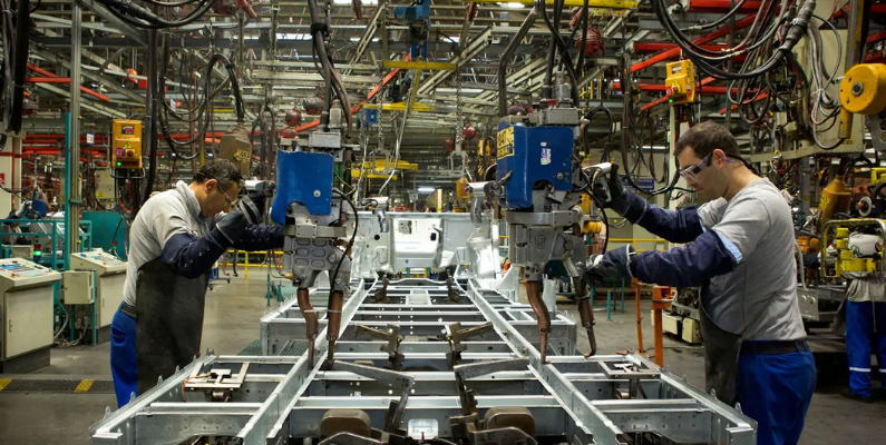 Trump’ın tarifelerinin rüzgarı imalat sektörünü es geçmedi: İmalat sektörü nisan ayında da daraldı