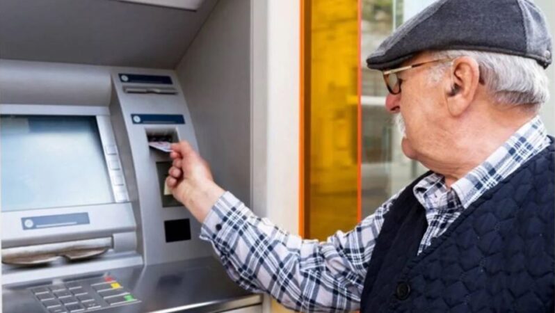 Emekli bayram ikramiyeleri hesaplara yatmaya başladı