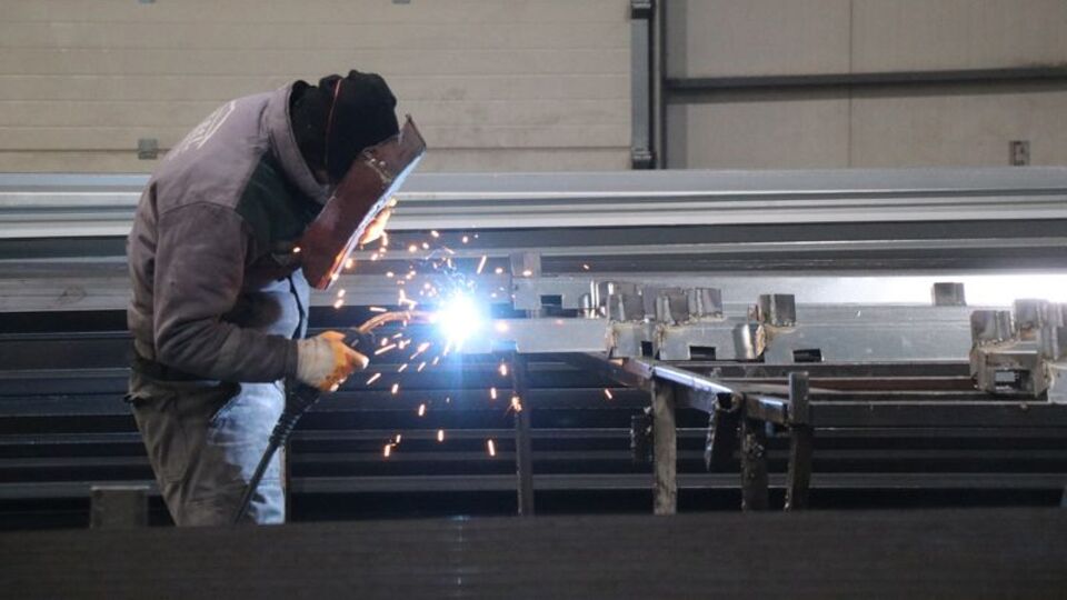 Türkiye’de imalat göstergesi dokuz ayın en düşük seviyesinde